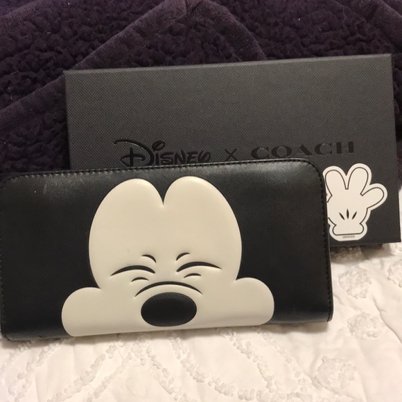 Coach Handbags - Coach MICKEY Wallet